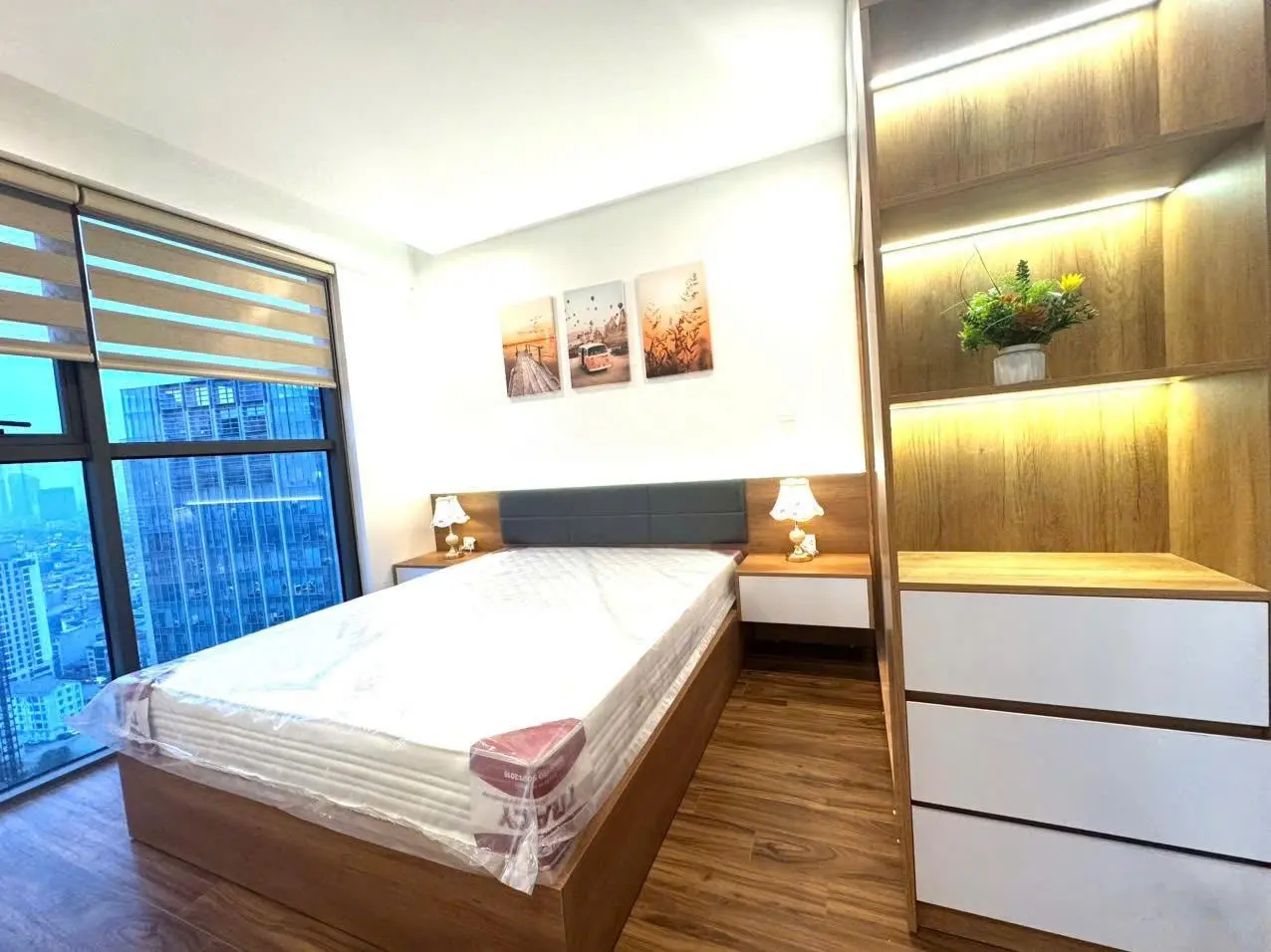 Cần bán căn 3 pn DT 115m2 ở toà Golden Land - Nguyễn Trãi gần trường ĐH Xã Hội Nhân Văn, sổ đỏ