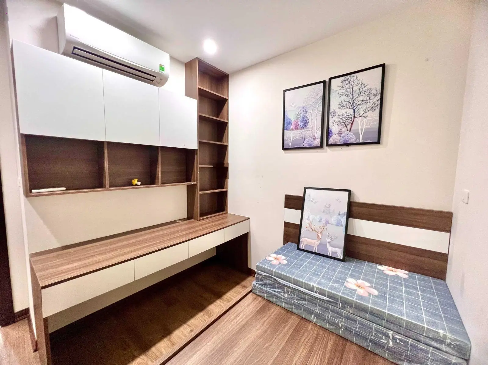 Bán căn hộ 65m2 chung cư mặt đường Hoàng Minh Giám Giá thỏa thuận