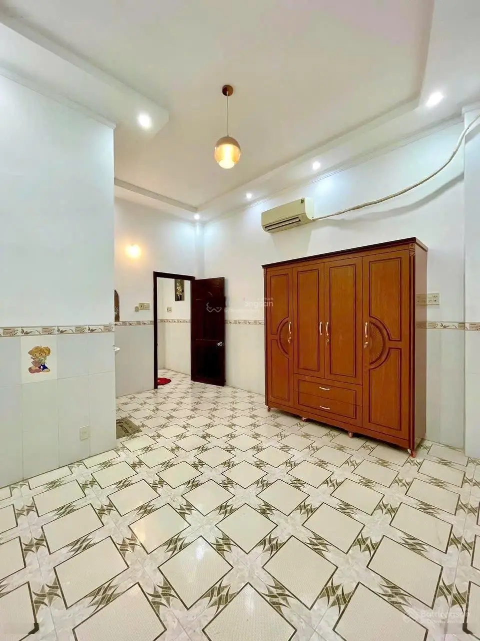 Bán nhà lầu sổ Hồng hoàn công dt 4 x 12 DTSD 90m2 nhà gần Vincom hùng vương lộ 3m cách lộ oto 40m