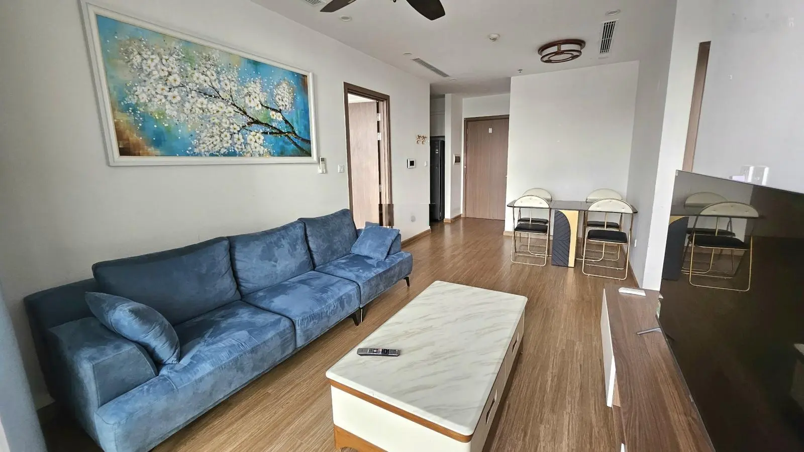 Bán căn hộ 3PN 105m2 view hồ Vinhomes Sky Lake. Giá 10.5 tỷ. LHTT: 0852 891 ***