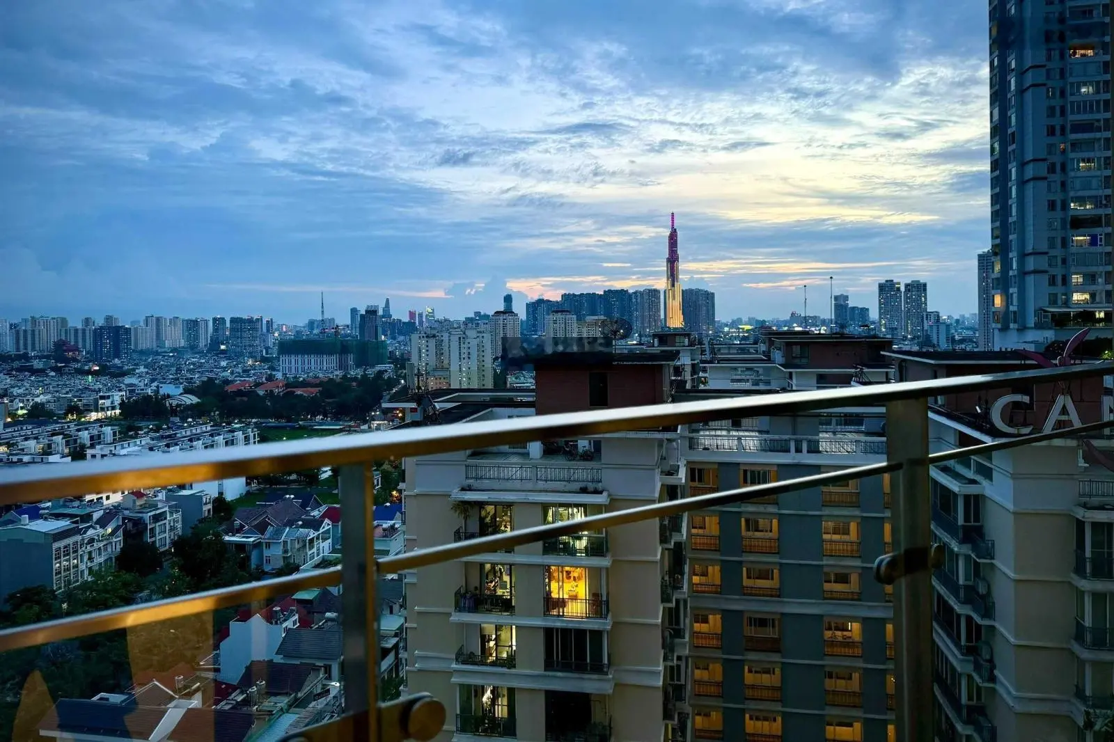 Bán nhanh 2PN giá tốt nhất thị trường tầng trung view thoáng sẵn sổ giao dịch nhanh chỉ 9 tỷ all in
