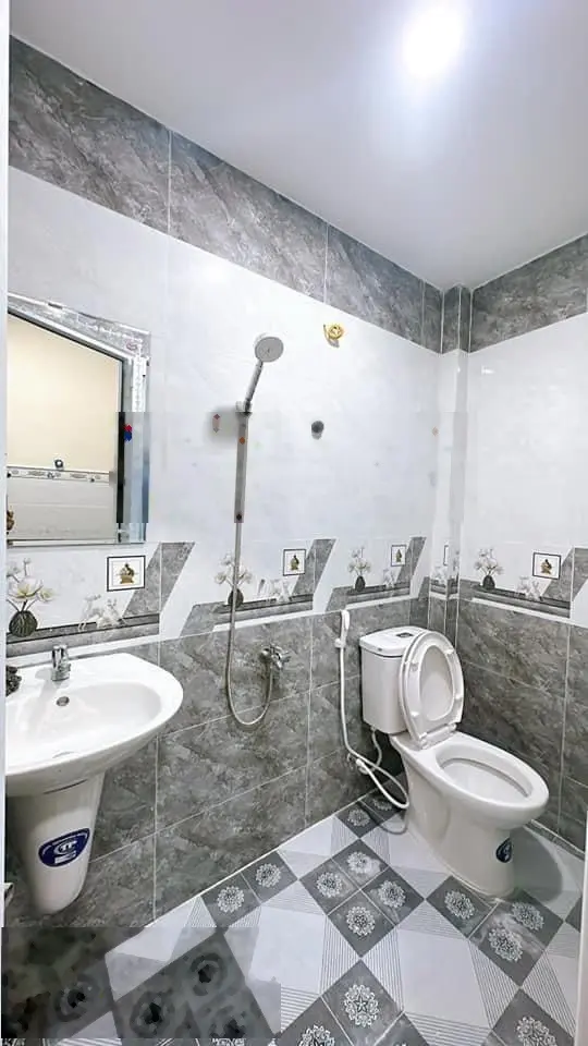 Nhà mới sửa lại 1T2L bán gấp đường Hồ Bá Kiện 48,7m2 gần chợ sỉ thuốc, sổ sẵn