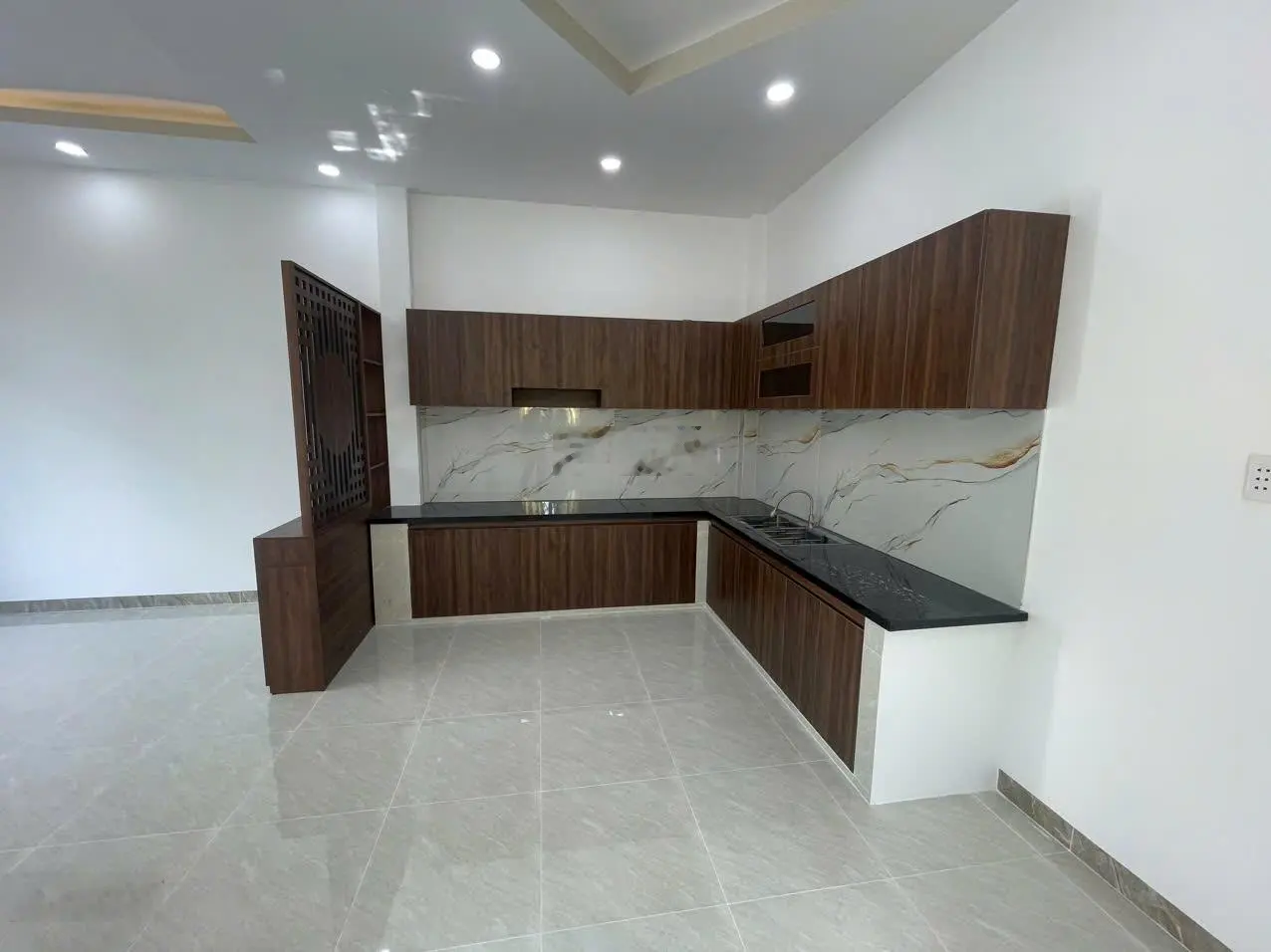 Bán nhà mới hoàn thiện gần Lan Vương, 5,1x20m, 2 PN, thổ cư 70m2 đã có số nhà 0919 968 ***