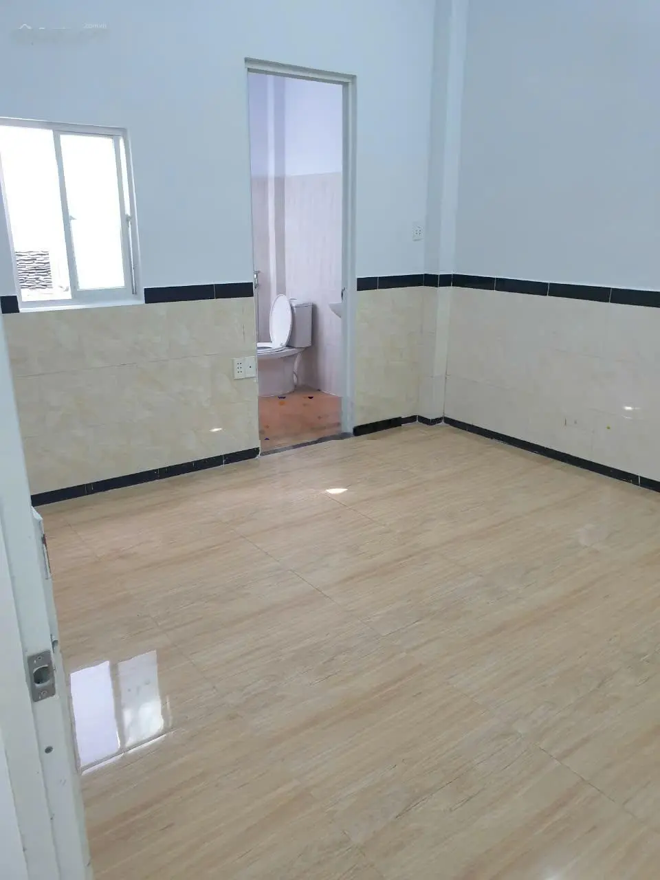 Nhà 1 lầu 4PN , DT : 5 x 19m gần chợ đại hải , đường nhựa xe tải vào tới nhà