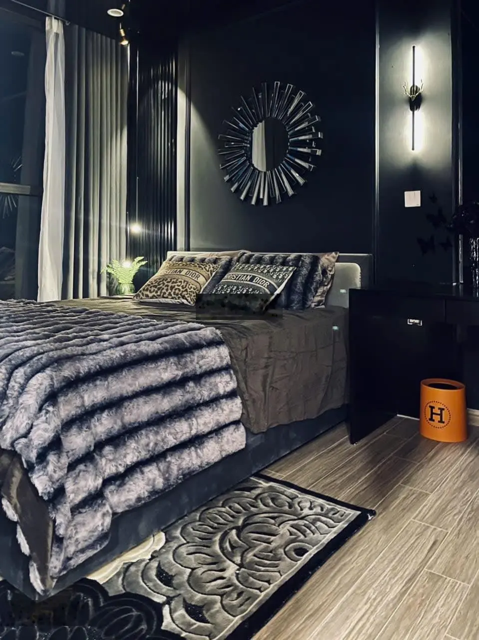 Chính chủ gửi Bán căn hộ 3PN2VS 93m2 giá 4,5 tỷ tại The Pavilion - Vinhomes Ocean Park