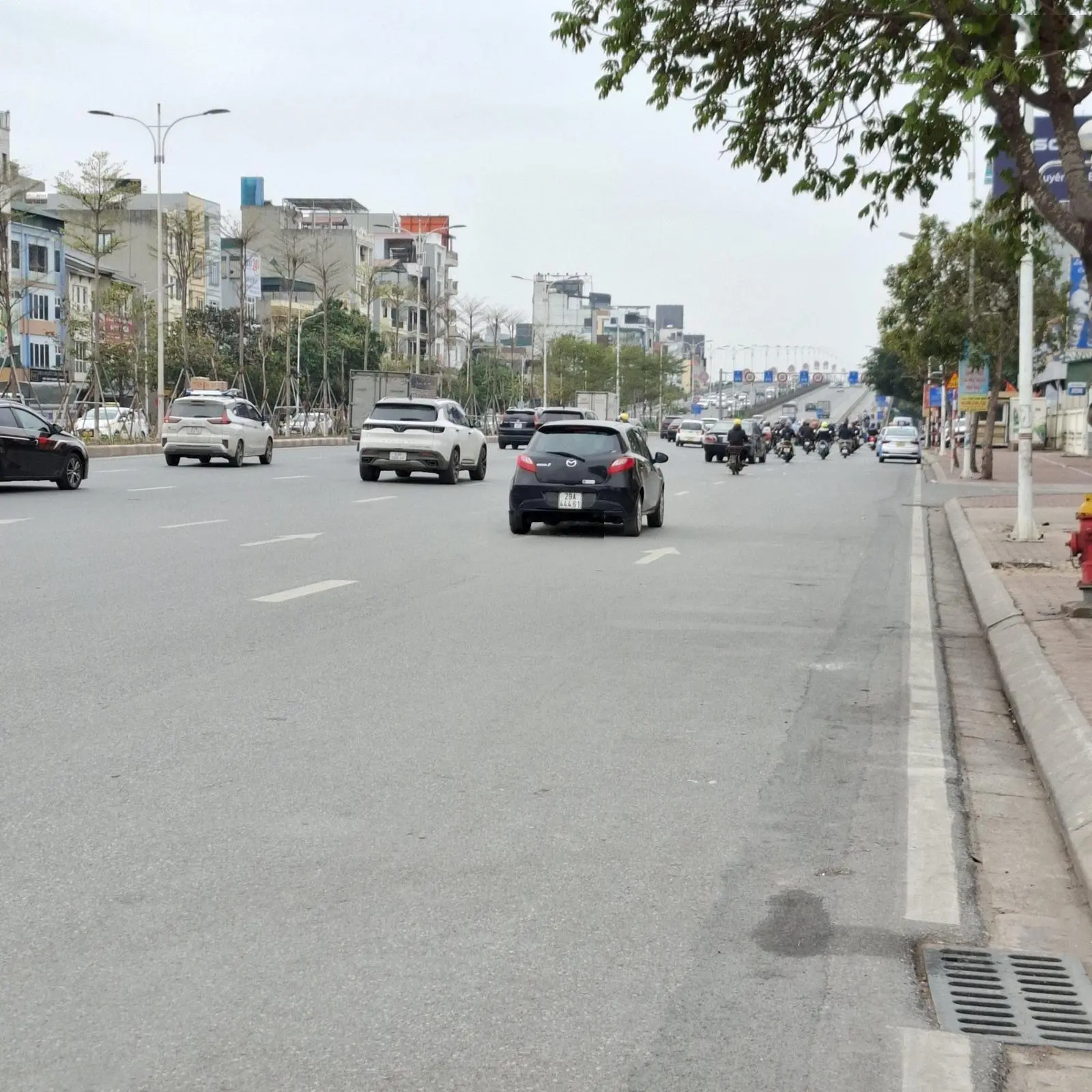 Bán nhà Dân xây 50m2 ngay chân cầu Vĩnh Tuy,đối diện Aeon Long Biên.Ô tô nhỏ đỗ cửa giá nhỉnh 7 tỷ