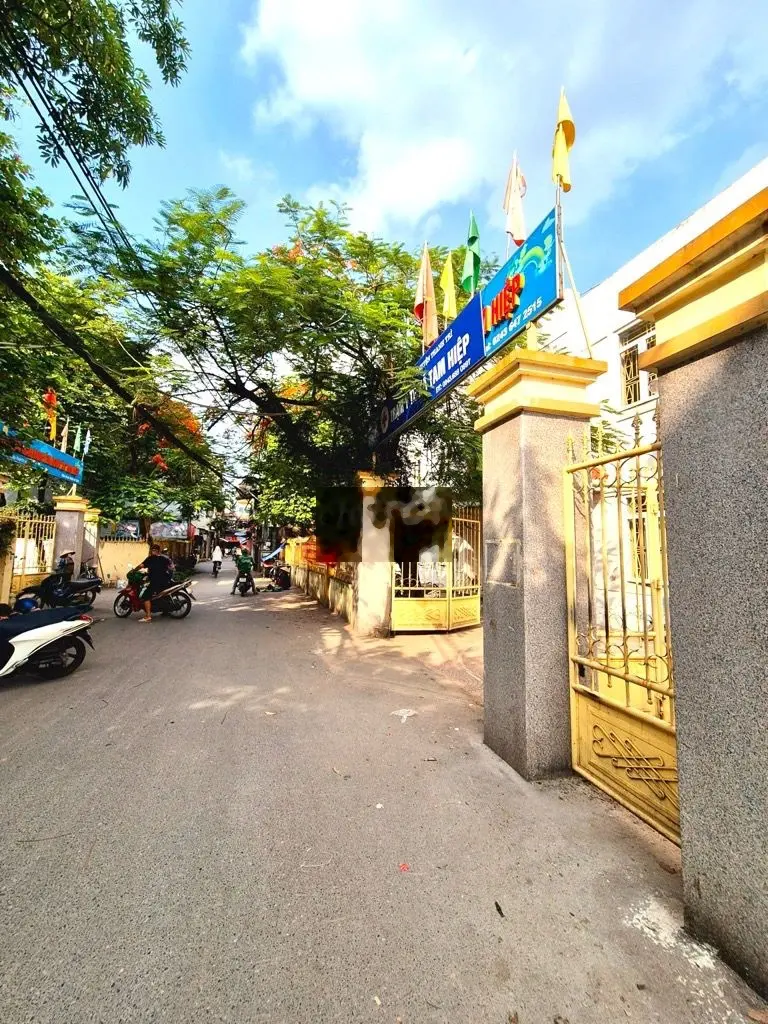 Bán nhà Ngọc Hổi, ô tô tránh, kinh doanh, dân xây 40mx4t giá hơn 5 tỷ.