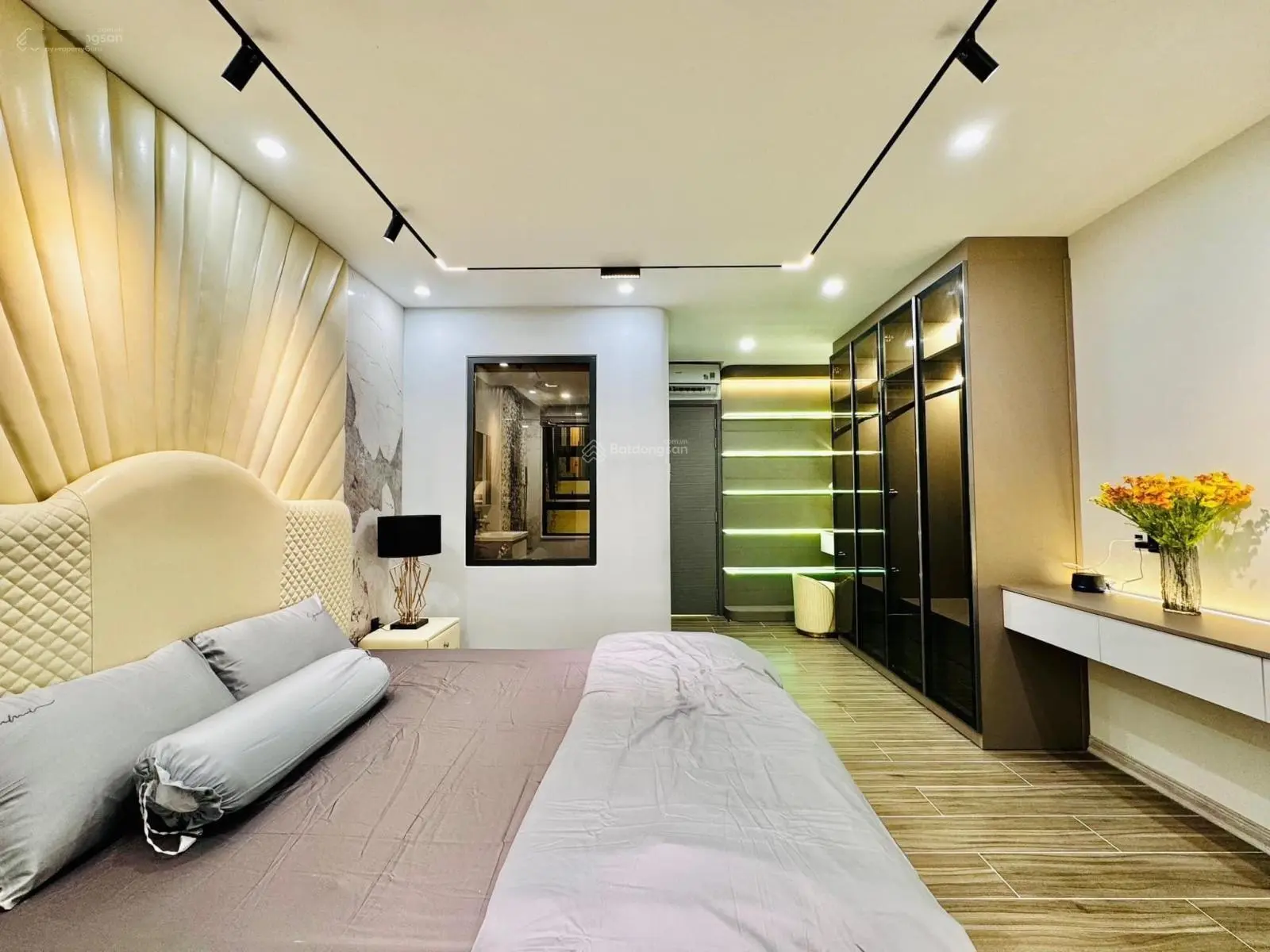 Bán nhanh nhà Thích Quảng Đức, P5, Phú Nhuận, 81,6m2,3 tỷ200tr,đang cho thuê 22tr/th, sổ hồng riêng