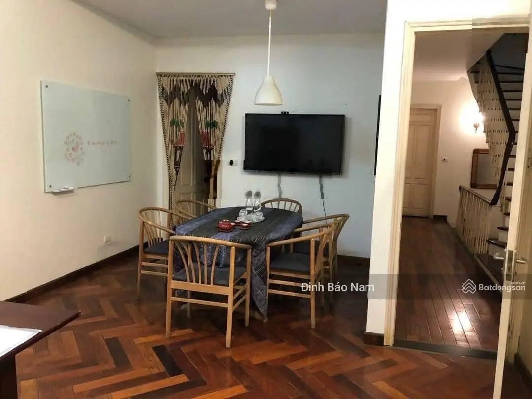 Đặng Thai Mai biệt thự sân vườn 146m2 4 tầng mặt tiền 5.6m ô tô vào ngõ thông thẳng ra Hồ Tây sổ đỏ