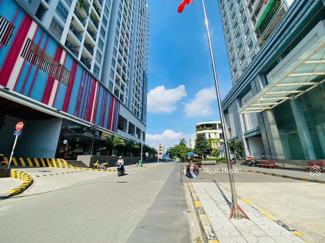 Cực phẩm - nhà 2 tầng mặt tiền - đường 20m2 - ngay coop mart -giá 75tr/m2 quá rẻ