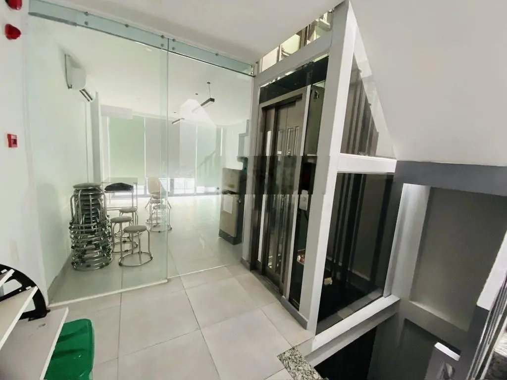 Cần bán tòa nhà 7 tầng Vũ Ngọc Phan, kd văn phòng, ccmn, thang máy, gần ô tô tránh, 68m2, 15.5 tỷ