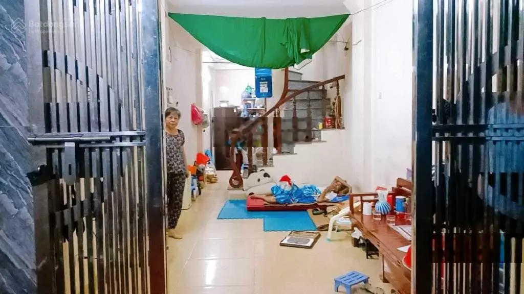 Nhà Lĩnh Nam 34m2, 4 tầng, 3.6 tỷ, sổ đỏ chính chủ, không quy hoạch, ngõ trước nhà rộng 3m