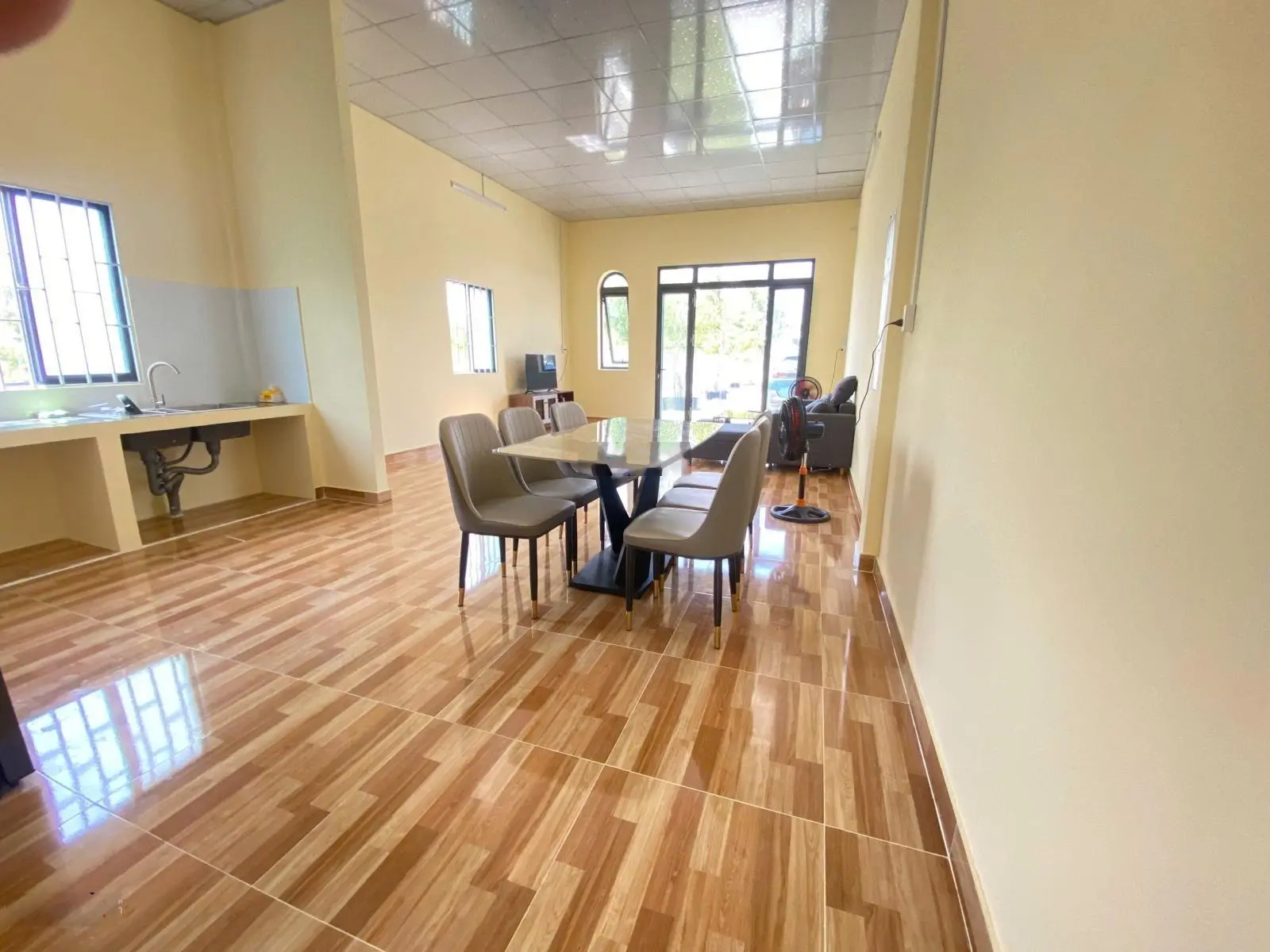 Chính chủ cần bán nhà vườn 264m2 thổ cư kế bên chợ Cần Đước