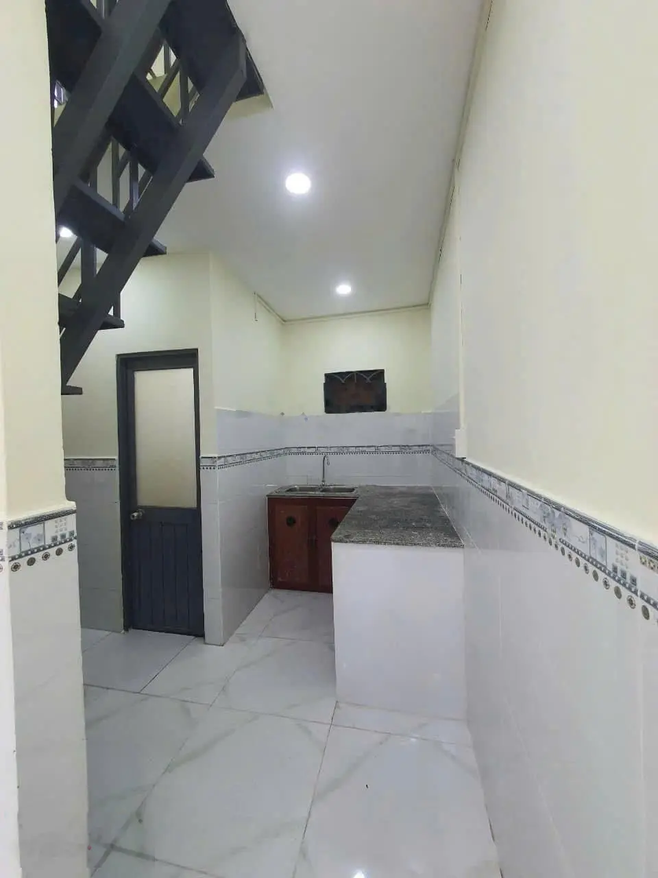 Cần ra gấp dãy trọ hẻm đường Tô ký gần trường tiểu học Nguyễn Thị Nuôi, 120m2, sổ hồng riêng.