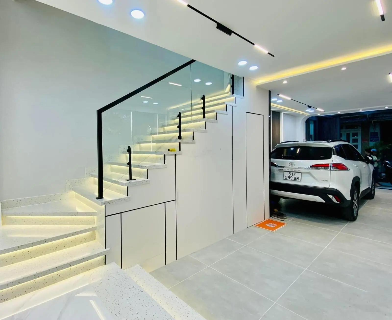 Cô 9 cần bán gấp nhà đẹp mới Võ Văn Tần-Q3. DT 53,76m2. GIÁ 3TỶ2. Hẻm 6m, 2Lầu, sổ sẵn riêng.