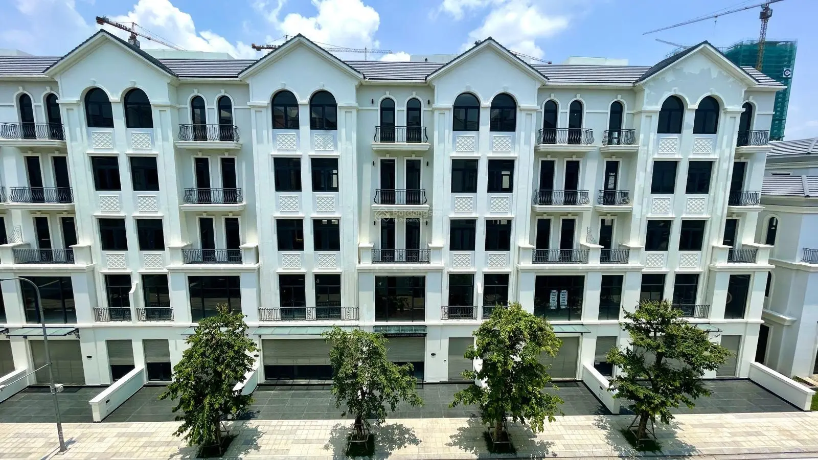 Bán nhà phố 120m2 đối diện công viên tại Vinhomes Grand Park giá chỉ 17 tỷ. LH 0828 030 *** Thiện