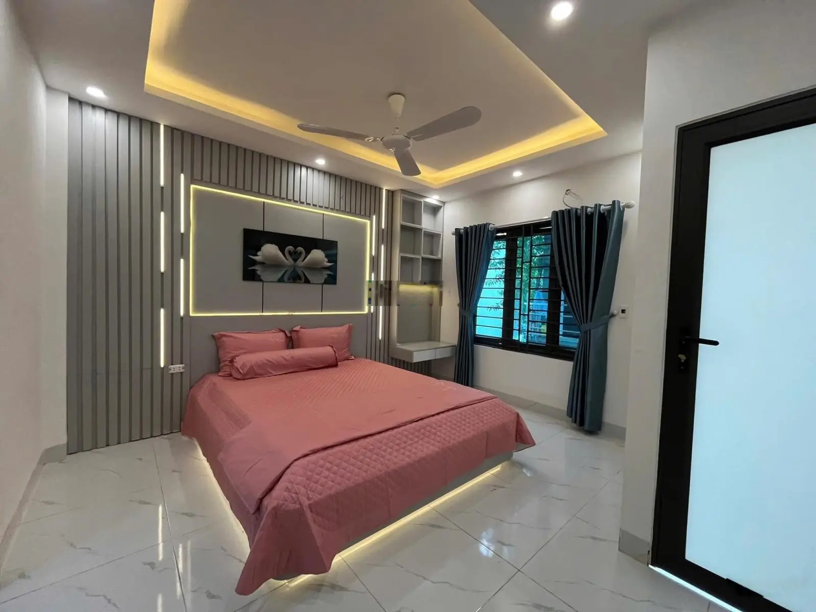 Cực sốc! Bán nhà Vũ Tông Phan - 42m*5T*4.5MT - Ô tô đỗ cổng - Nhà Mới - Ngõ nông rộng - Chỉ hơn 6T