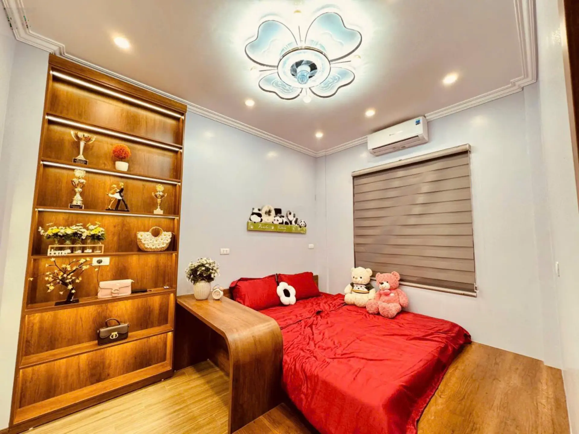 Mặt tiền khủng - kinh doanh đỉnh - oto đỗ cửa - ngõ thông khắp ngả, tặng full nội thất