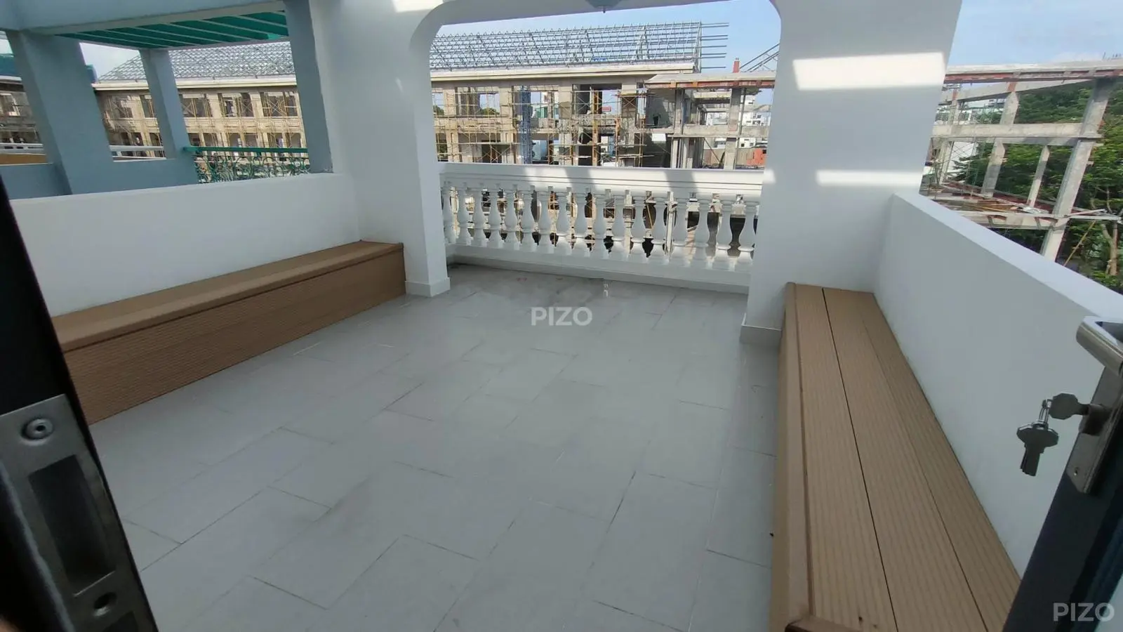 MT khu đường Hoa đoạn đẹp, sầm uất thuộc khu Phan Xích Long, 4x20, Trệt 3 lầu (4 tầng), 24 tỷ TL