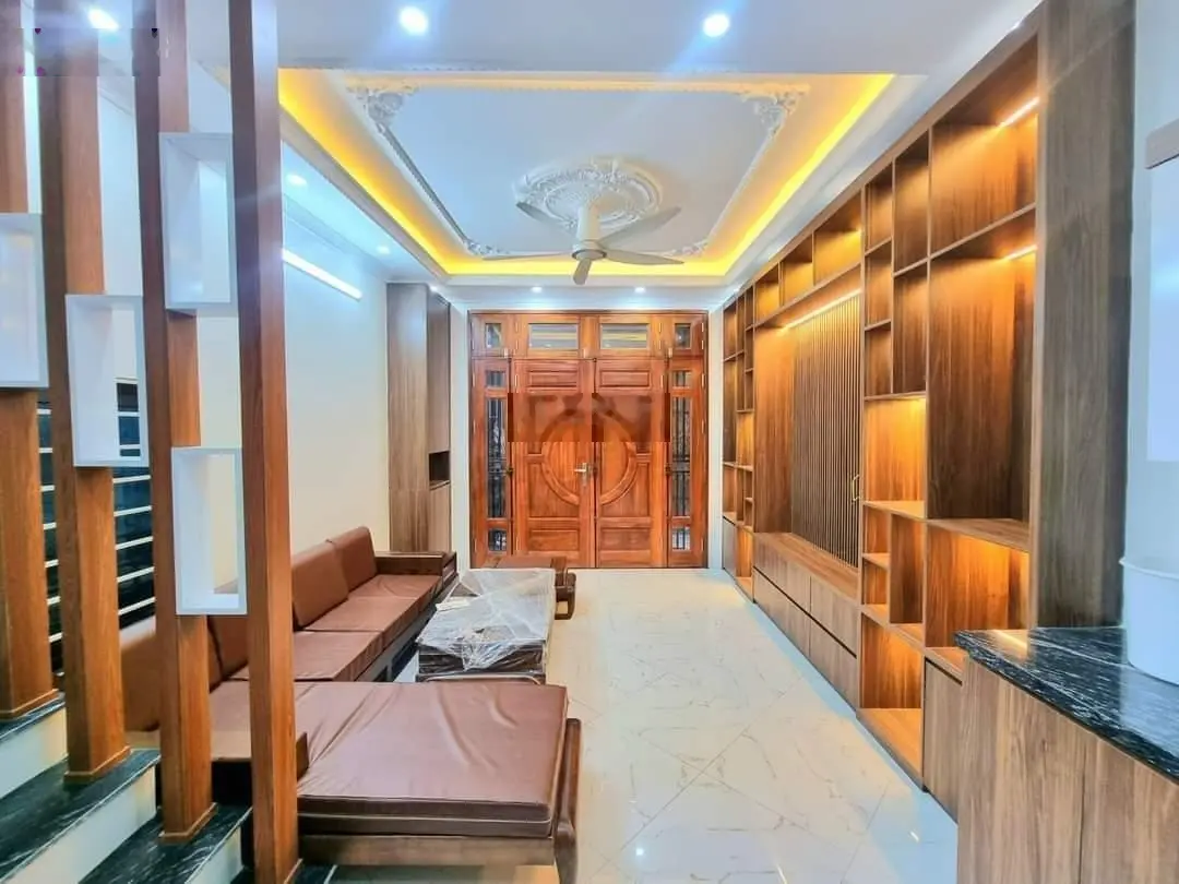 Bán nhà Cầu Diễn ô tô đỗ cửa - 5 tầng - dân xây 40m2 - ngõ kinh doanh - 40m2 - ngõ 4m