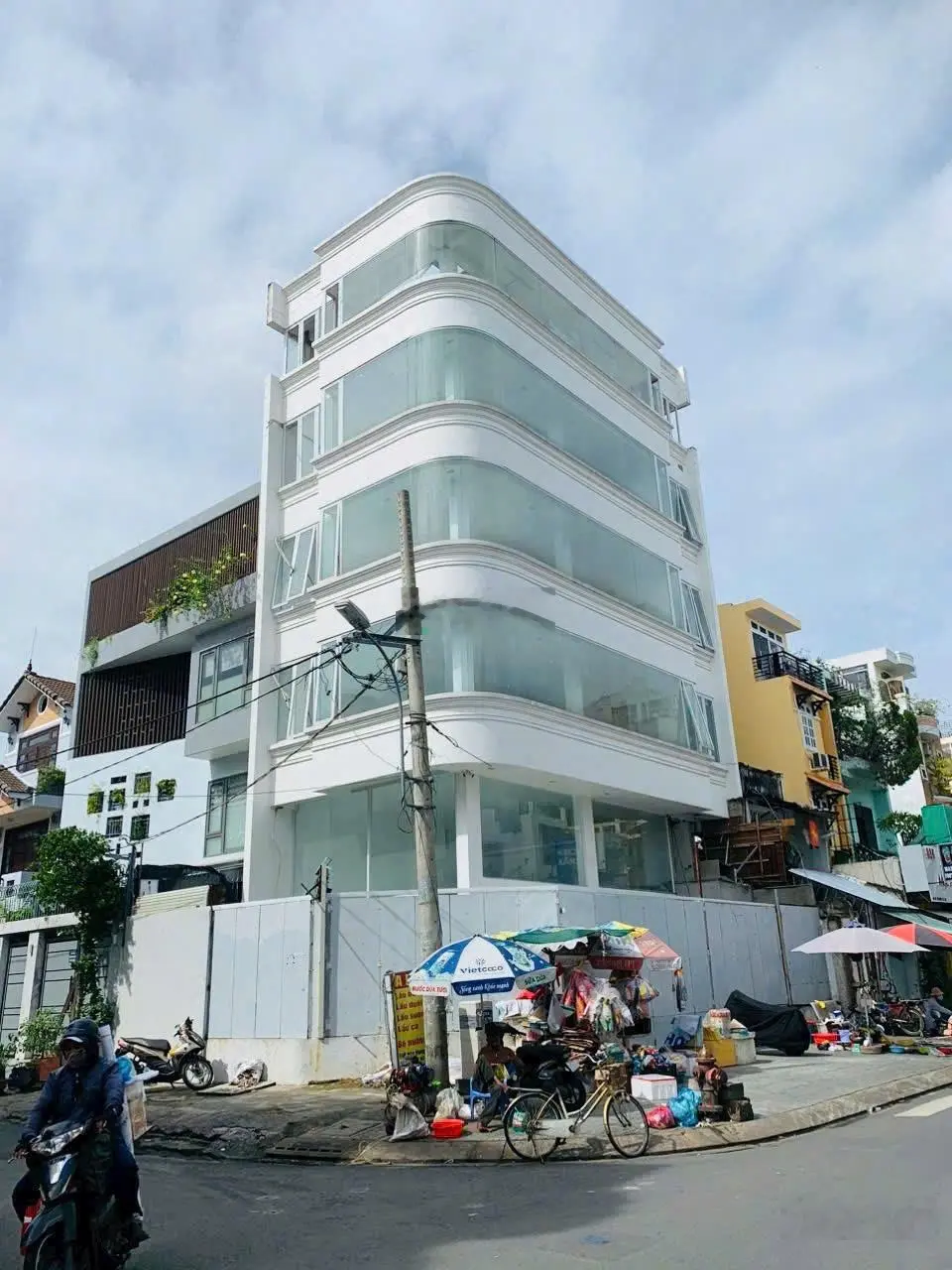 Góc 2 mặt tiền Lạc Long Quân - Đầm Sen Quận 11 - DT 10m x 14m - KC 5 tầng - HĐT 150tr/th. Giá 32 tỷ