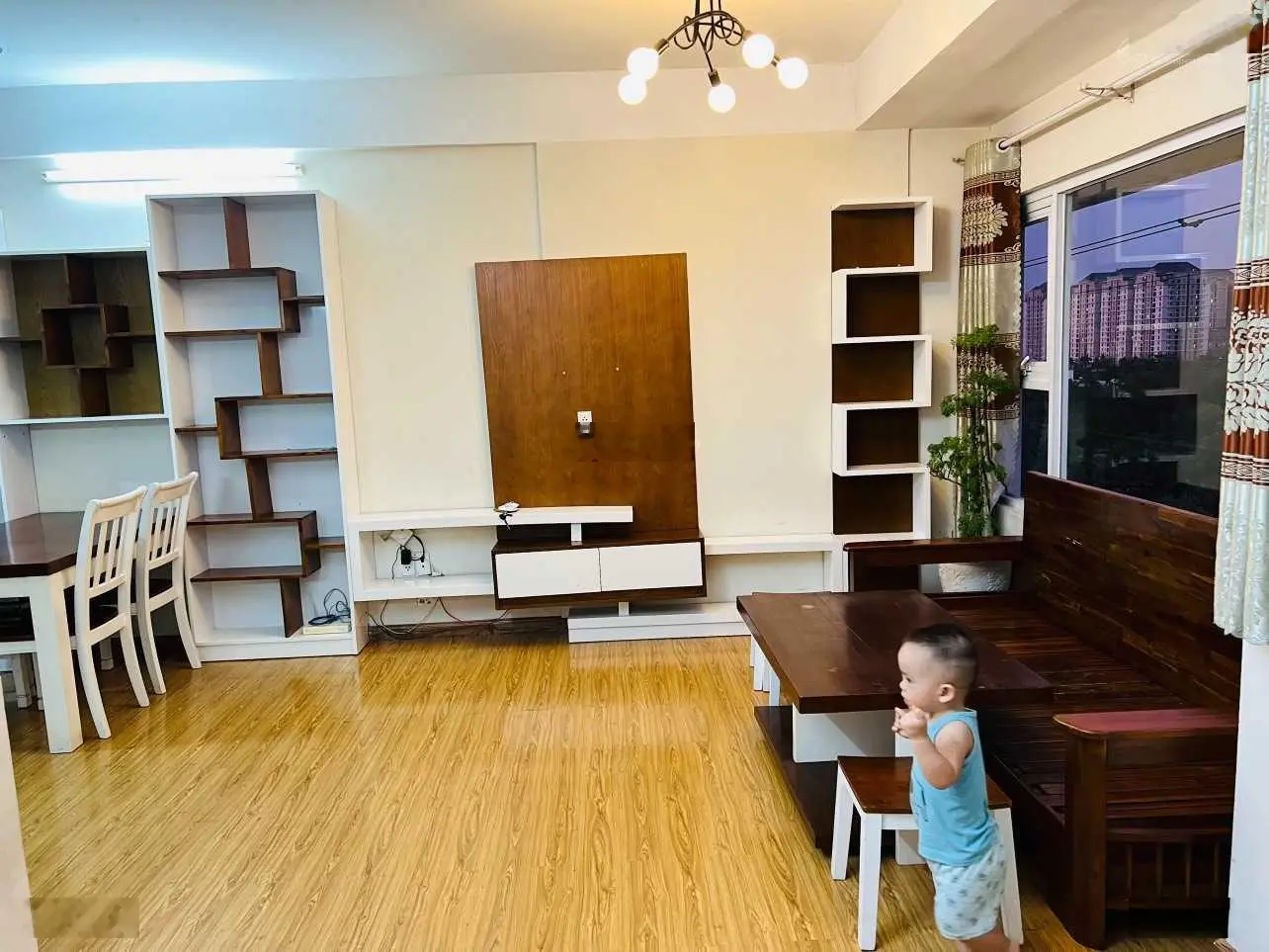Cần bán căn hộ 1PN Flora Anh Đào, Đỗ Xuân Hợp Quận 9. Giá 1,9 tỷ view hồ bơi nội khu xanh mát