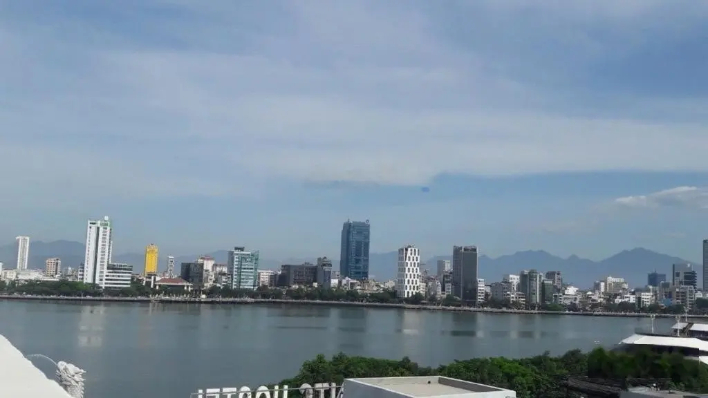Bán toà căn hộ 8 tầng view cầu Rồng - ngay sát chợ đêm - doanh thu khủng - giá cực tốt
