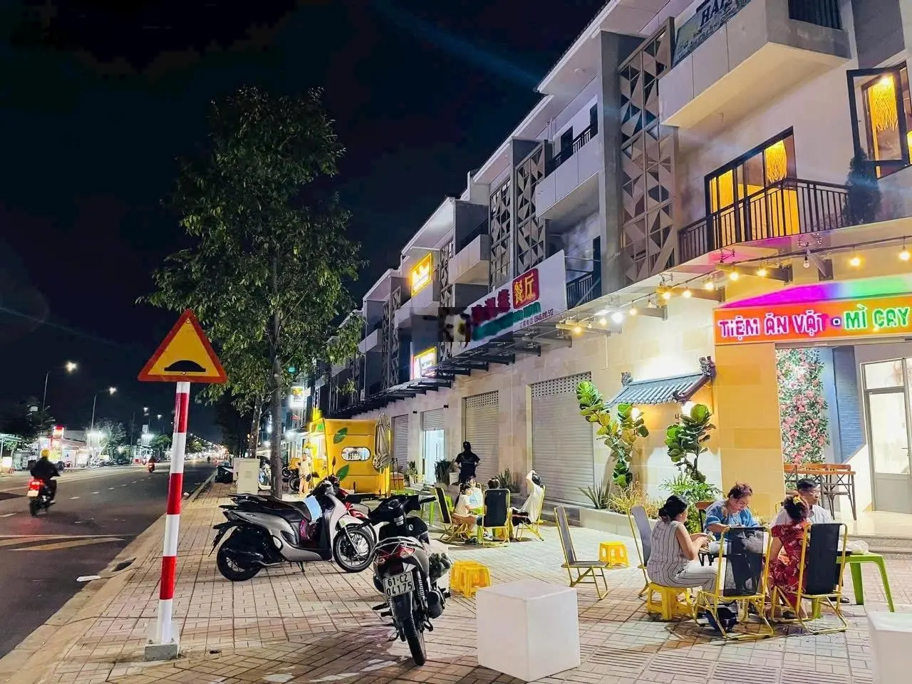 Bán nhà mặt phố siêu hời tại sun casa central, giá 3,4 tỷ, diện tích SD 178m2