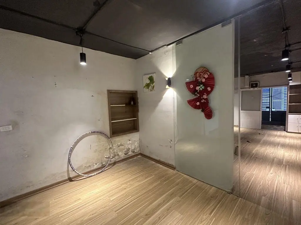 Bán TT tầng 1 Phương Mai, Đống Đa, Phân Lô, Kinh doanh. DT 70m giá 4.32 tỷ