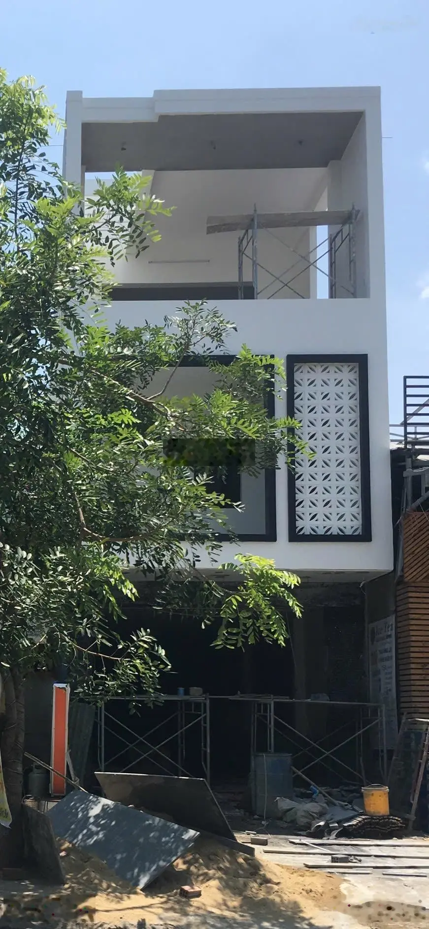 Chính chủ cần bán nhà 3 tầng mặt tiền Ngô Văn Sở đối diện Long Châu đang cho thuê tốt