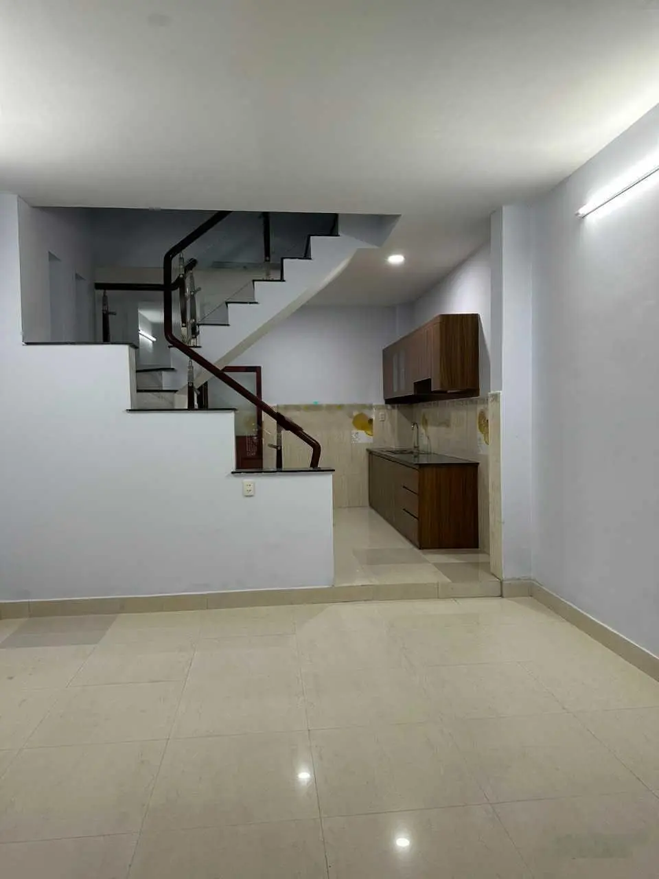 Chỉ 6,7 tỷ - Nhà mới tinh 3 tầng đúc 4x11m 4PN 4WC ngay T3 Cộng Hòa P13 QTB, Sổ Hồng 2024