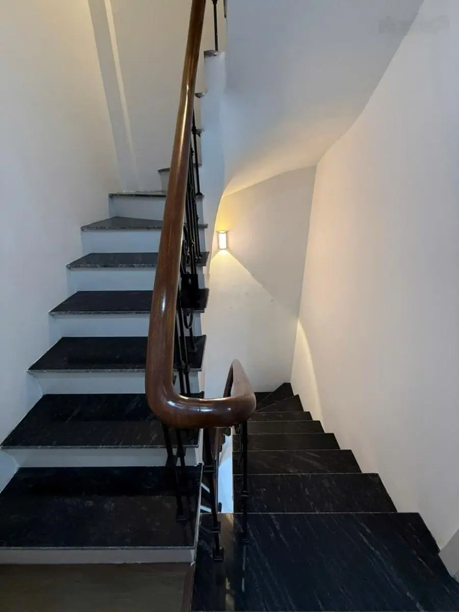 Bán nhà riêng Cầu Giấy 36m2, ô tô gần, ngõ thông kinh doanh, full đồ ở ngay