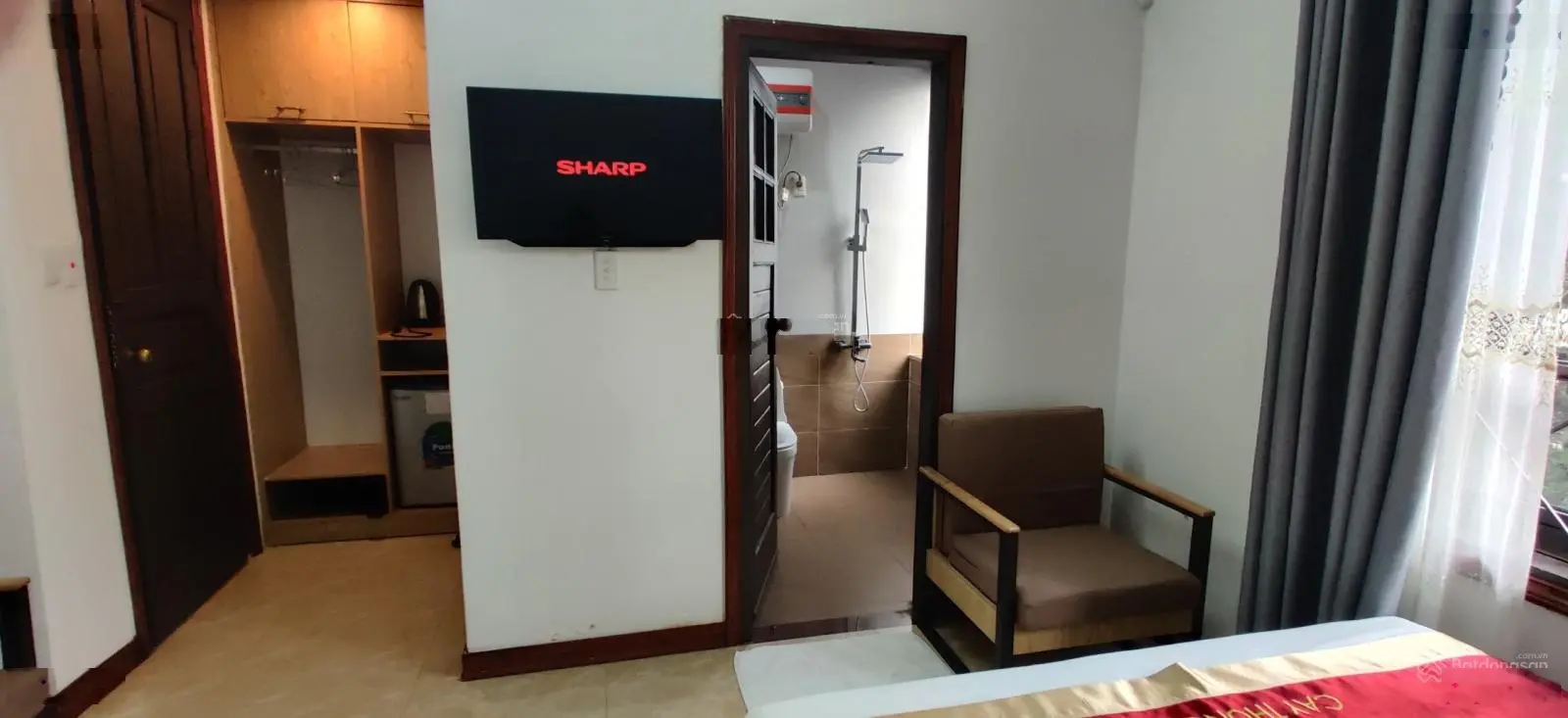 Bán khách sạn TT Tam Đảo, 2 mặt tiền 100m, đang hoạt động tốt, giá 120tr/m2, LH 0916 992 ***