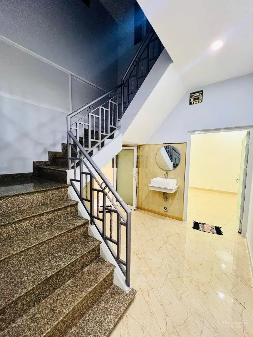 Cần bán nhà kinh doanh căn hộ cho thuê tại Nguyễn Văn Quá Q12, Giá 3 tỷ 520