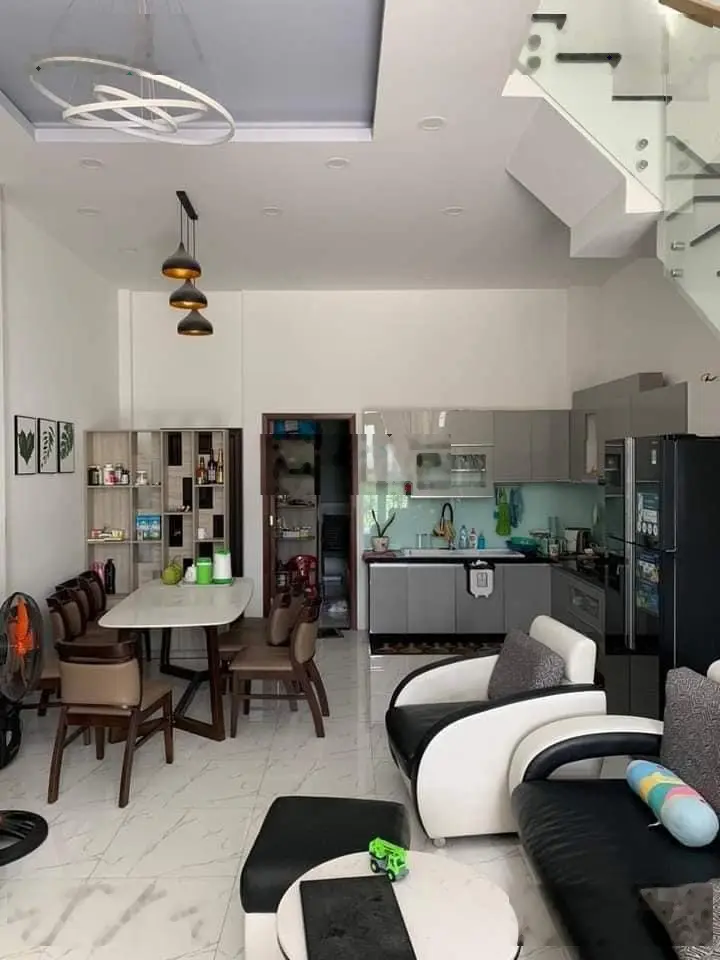 Tôi đang kẹt tiền bán nhanh nhà Trần Tuấn Khải, Quận 5 gần chợ Hòa Bình giá (TL) LH cô Oanh