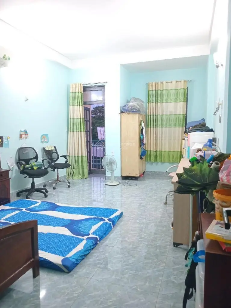 Bán nhà 3 tầng, đường 8 mét thông, diện tích 80m2. Giá 5 tỷ 100 thương lượng