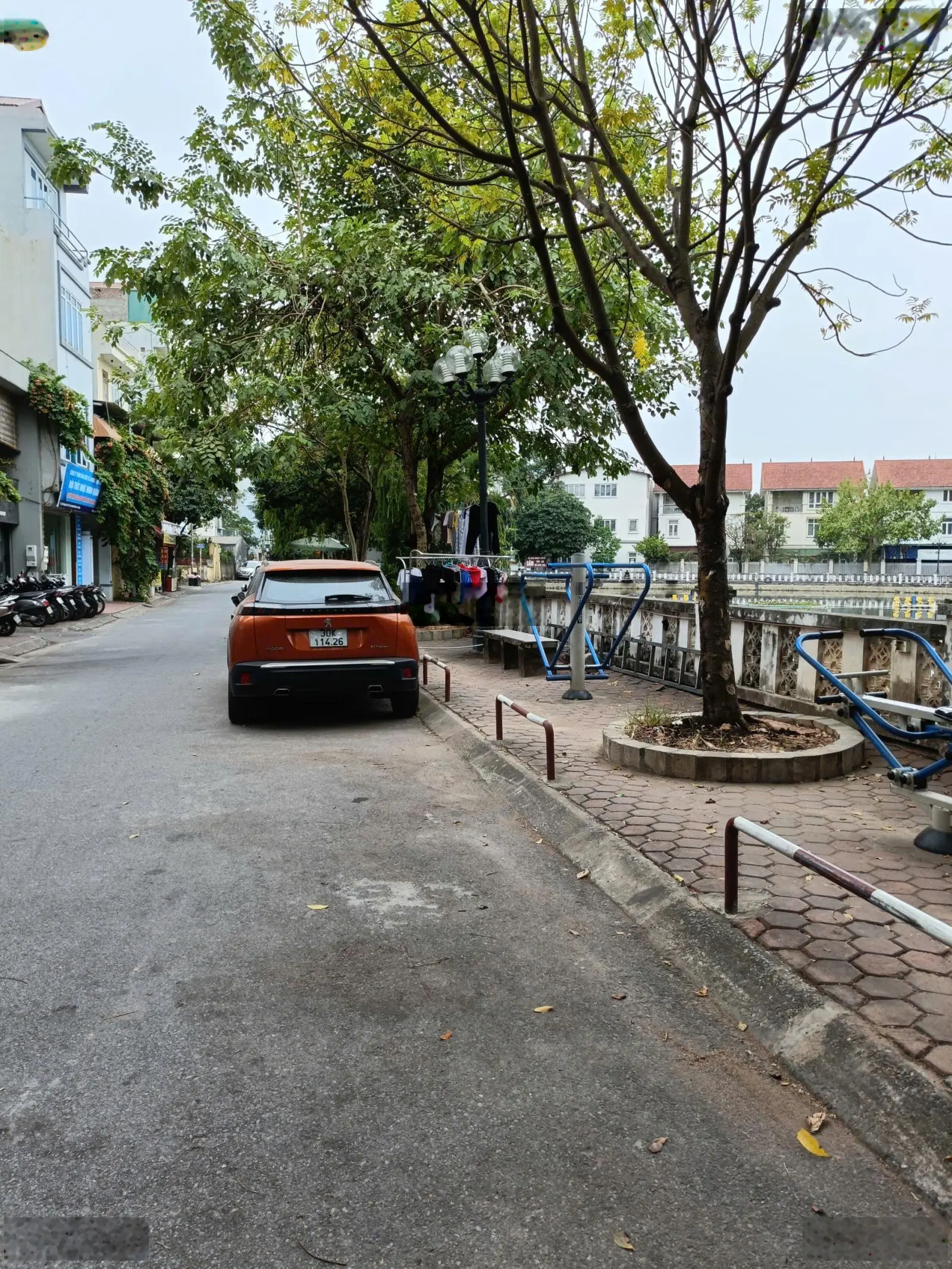 Nhà mặt hồ KĐT Mộ Lao, 4 tầng, 88 m2, view hồ thoáng sáng giá tốt