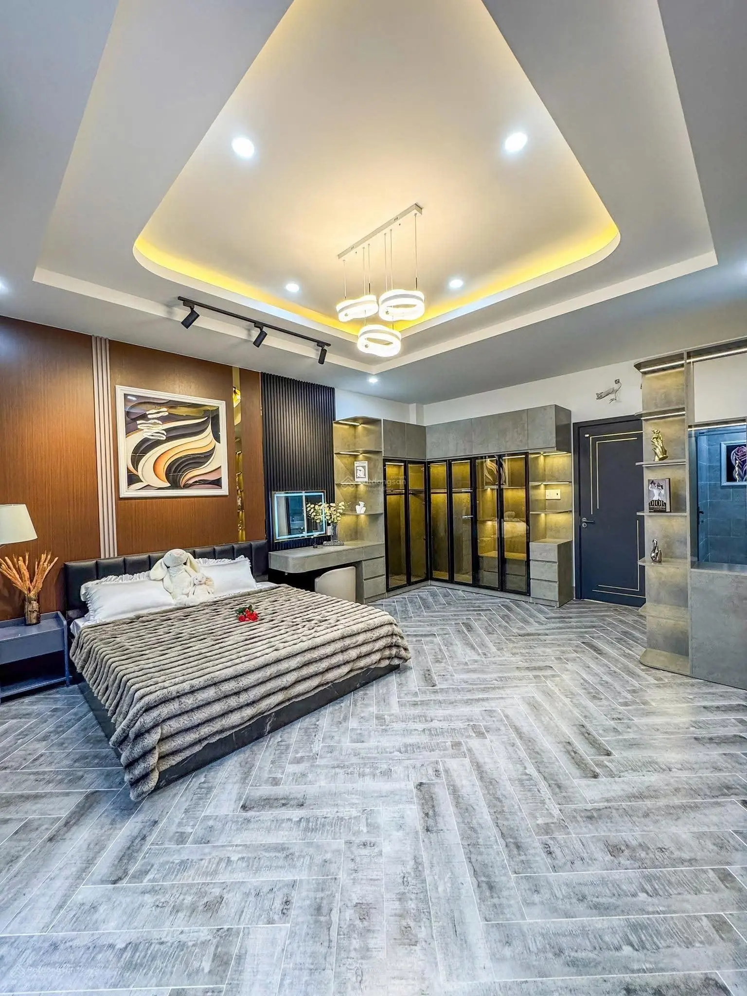 Tôi cần bán nhà Đ.Nguyễn Thiện Thuật,Q.3 giá 4Tỷ280/89,6m cho thuê 28tr/tháng gần chợ Hồ Thị Riêng
