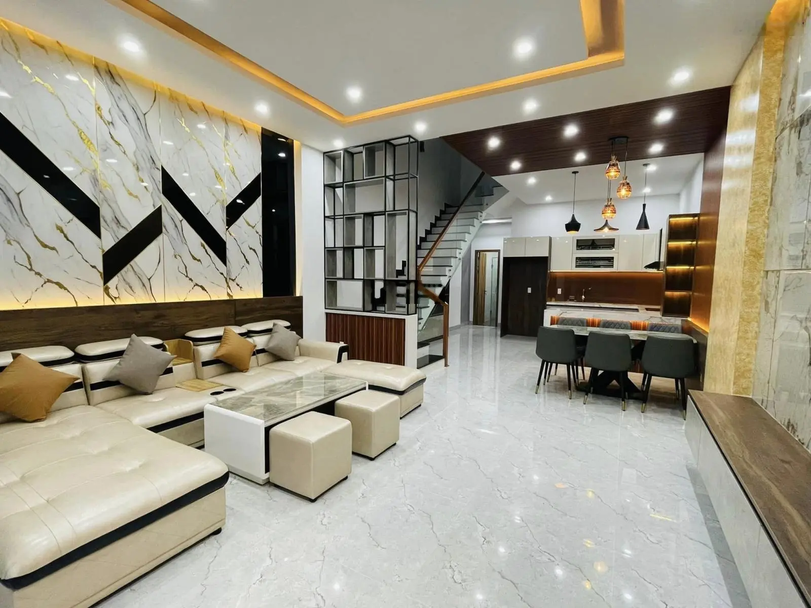 Chính chủ gửi bán nhà 3 tầng đường thanh lương 16 ( đông nam ) - hoà xuân , cẩm lệ .
