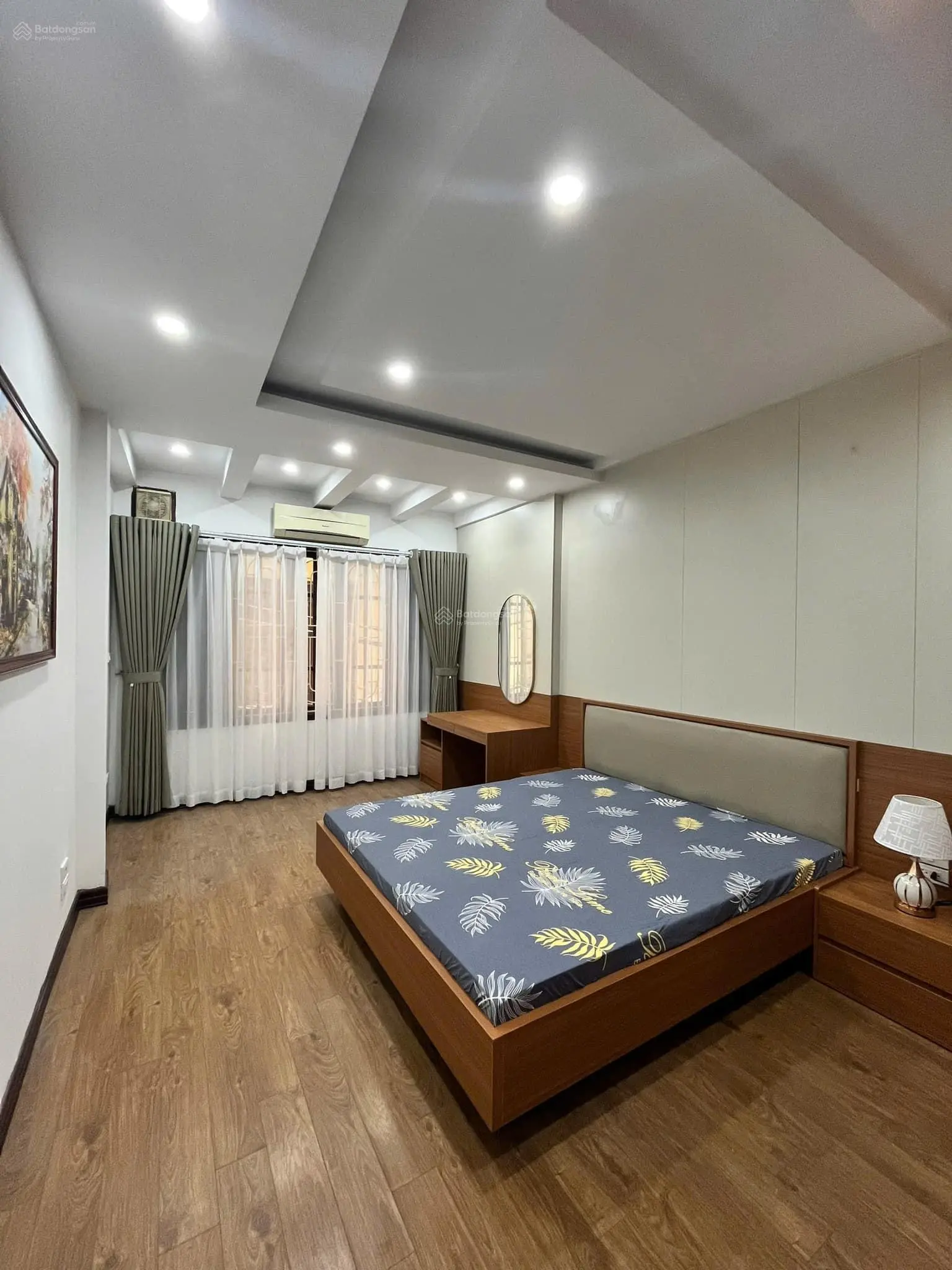 Bán nhà mới 35m2 4 tầng trước nhà taxi lùi Lạc Long Quân giá 8.15 tỷ LH: 0966 341 ***