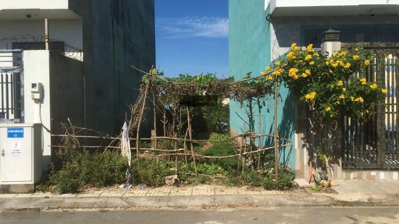 Cần bán gấp nền thổ cư 90m2 tại Phú Hưng, Bến Tre hỗ trợ GPXD, SHR, đầy đủ pháp lý