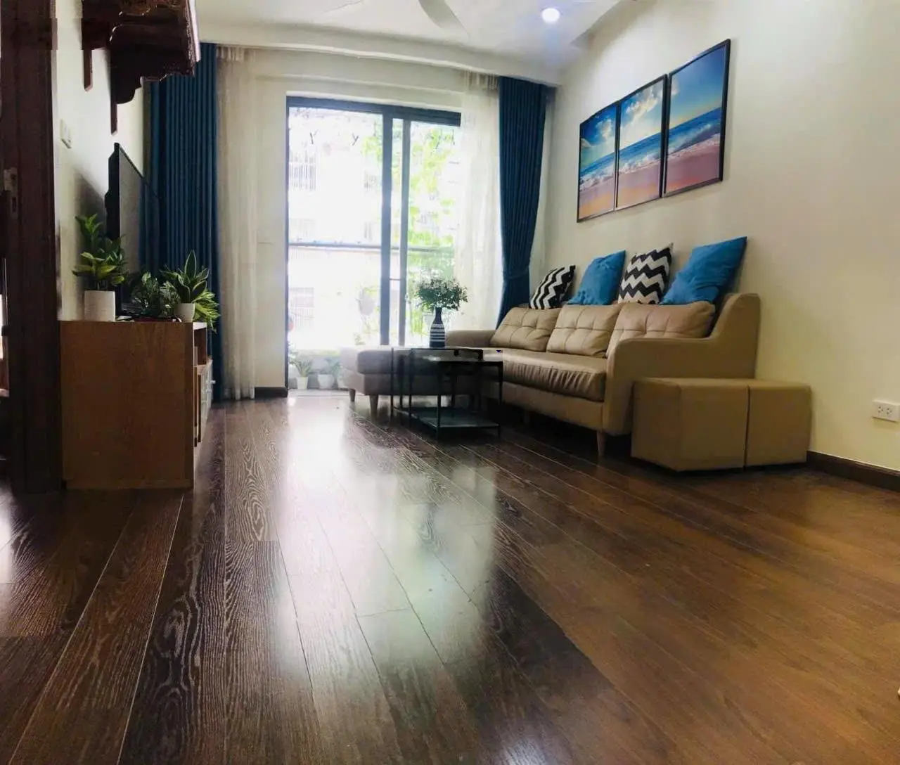 Chính chủ bán căn hộ Five Star diện tích 70,8m2, 2PN - 2WC, Cửa Đ ban công T, full nội thất