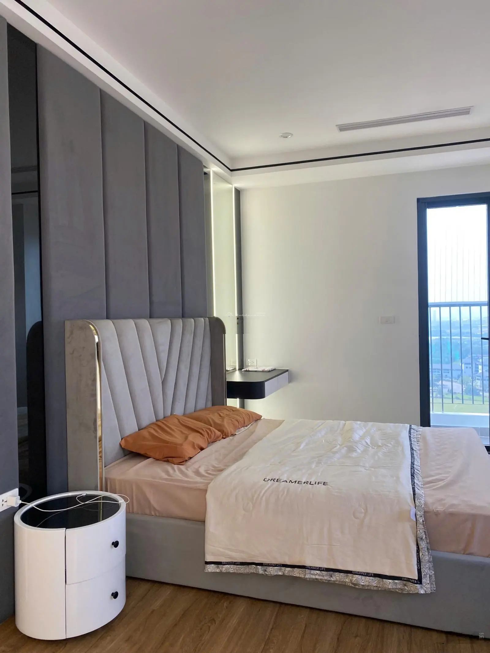 Em Thuỳ cư dân CT3 cần bán căn 2 phòng ngủ Iris garden, full nội thất giá 4.5 tỷ Lh: 0918 111 ***