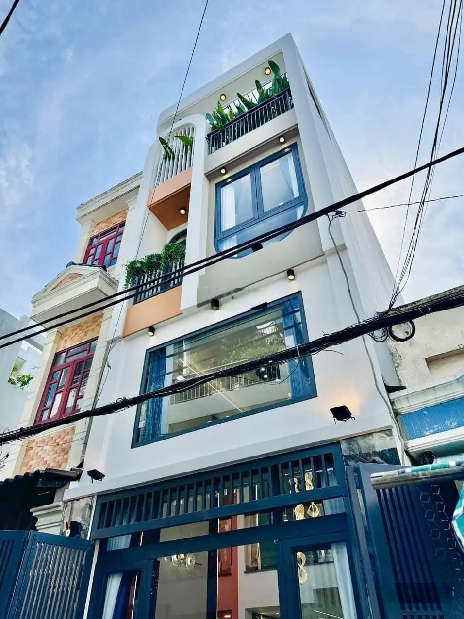 NHÀ NGỘPPP NGAY MẶT TIỀN Đ.BÙI VĂN THÊM P9 Phú Nhuận DT: 60m2 Giá 2ty3 .Có HĐ cho thuê 14tr/1th