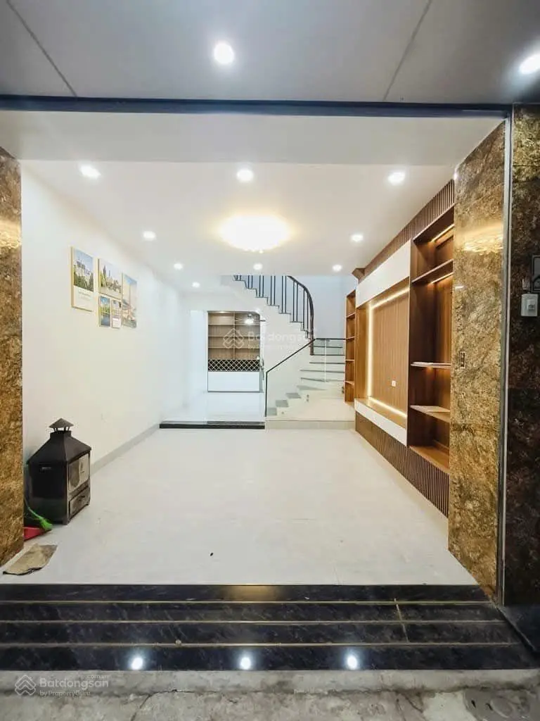 3 bước ra hồ hoàng cầu - phân lô ô tô tránh - mặt tiền rộng thoáng - bạt ngàn tiện ích