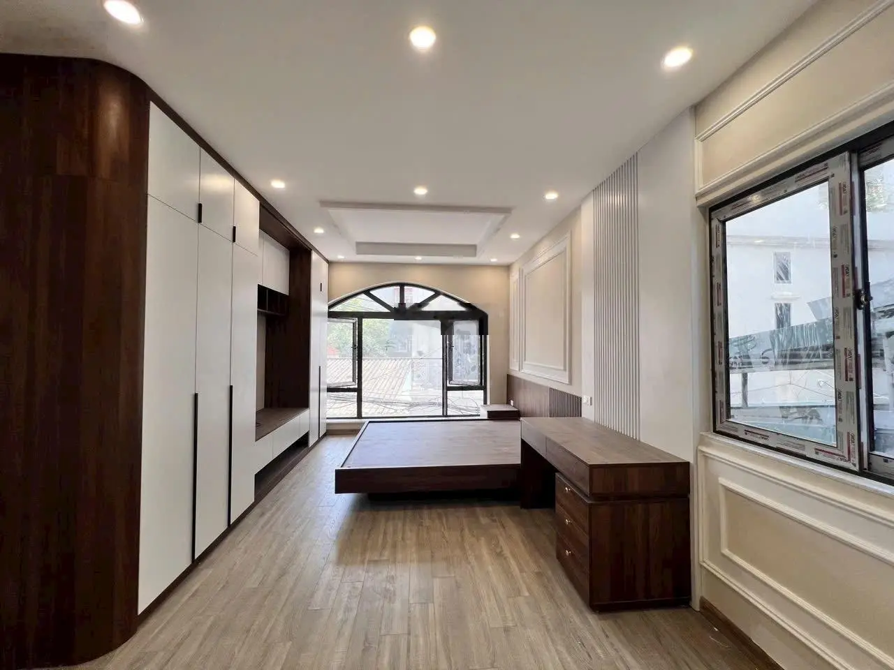 Bán nhà Bồ Đề 6 tầng thang máy, gara ô tô - vị trí đắc địa, nhỉnh 13 tỷ