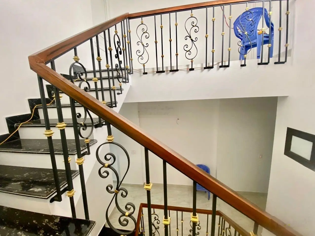 Nhà đẹp dt75m dân xây độc lập đường 2 oto tránh nhau cần bán gấp
