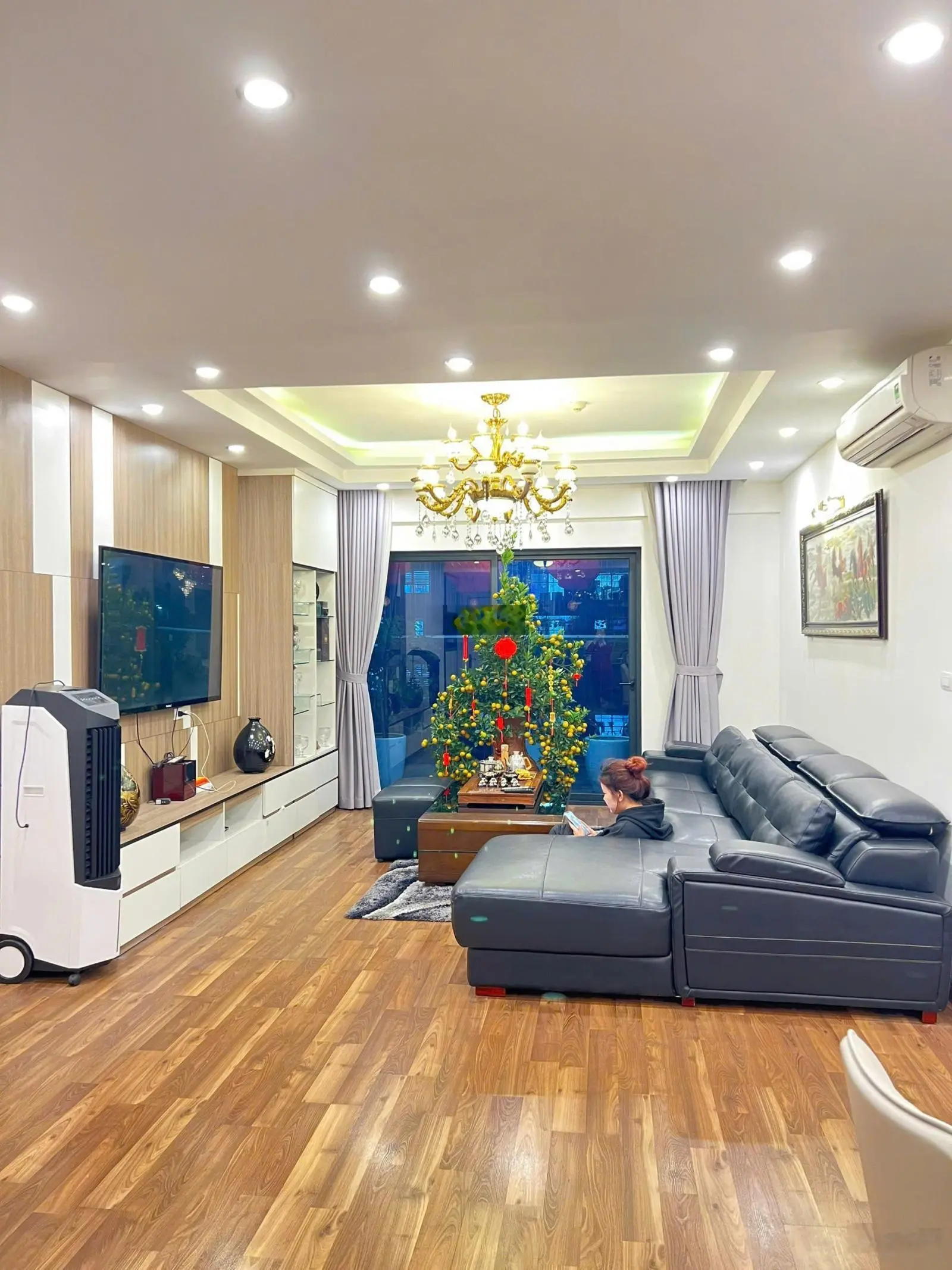 Chính chủ bán nhanh căn 3PN cuối cùng hiện đang bán. 95m2. Tầng trung, căn góc, full nội thất đẹp