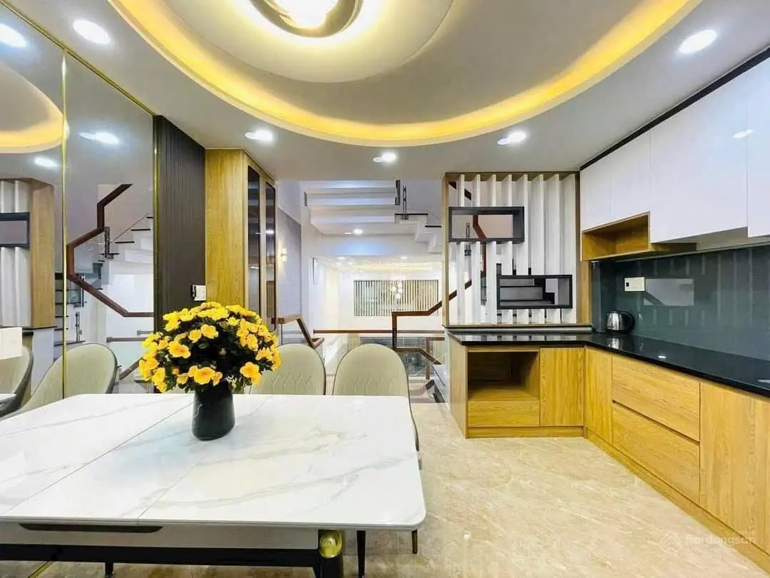 Nhà 60m2 đường Số 13, P4, Q4 gần hồ bơi Vân Đồn. Xây 1 trệt 4 lầu đúc, hẻm 5m
