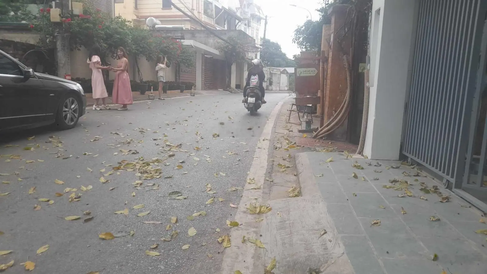 Bán nhà p/lô 2 ô tô tránh quận Tây Hồ 90m2 4T MT 8m lô góc view Hồ Tây 31,5 tỷ Âu Cơ